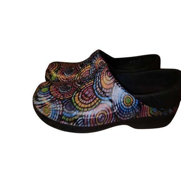 CROCS EUC WOMEN'S SIZE 7W SLIPON COMFORT WORK CLOGS  SHOES - Picture 1 of 10